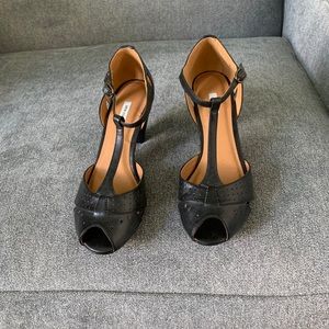 Kimchi Blue Nolita T-straps